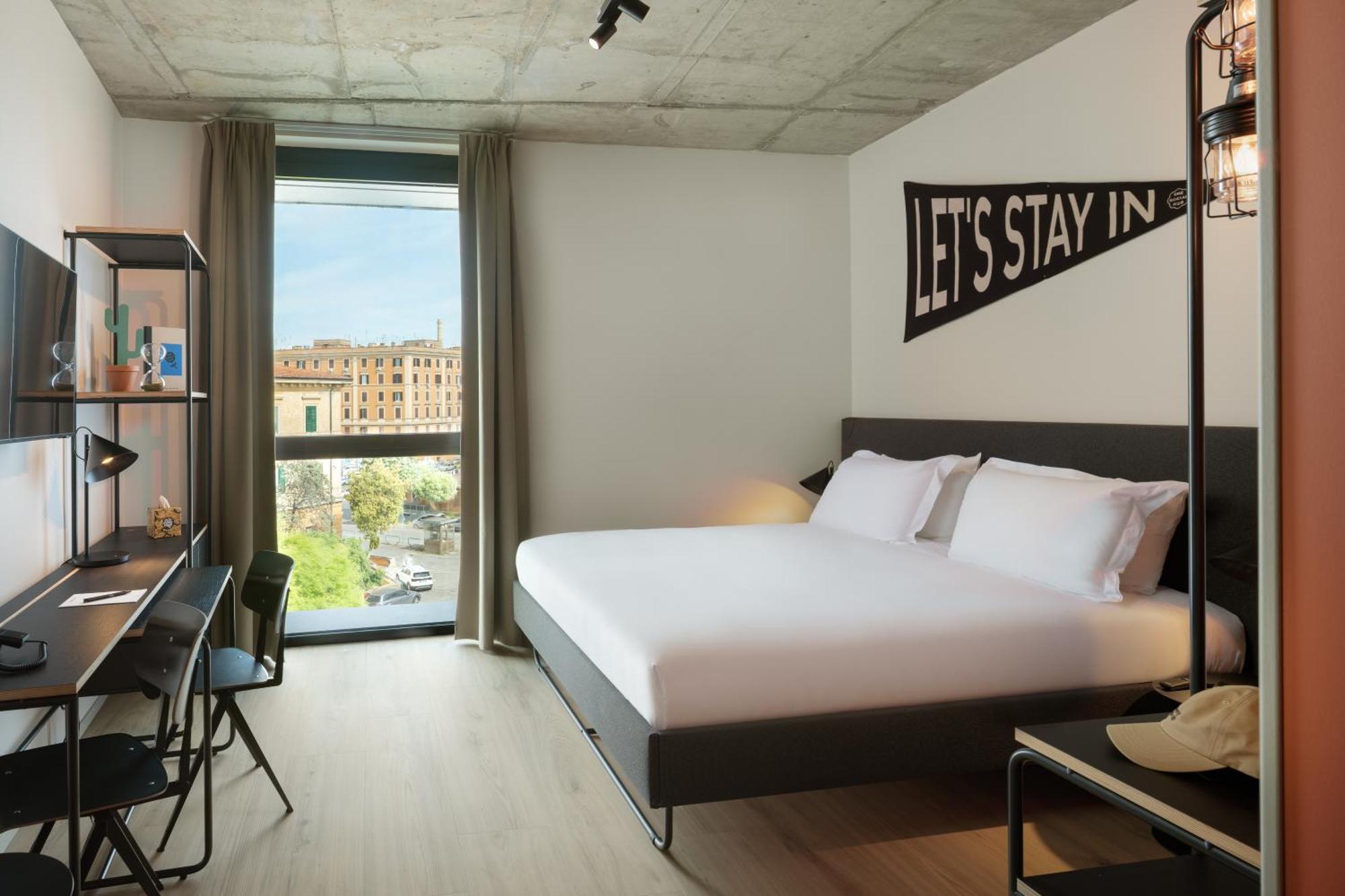 The Social Hub 4* Rom